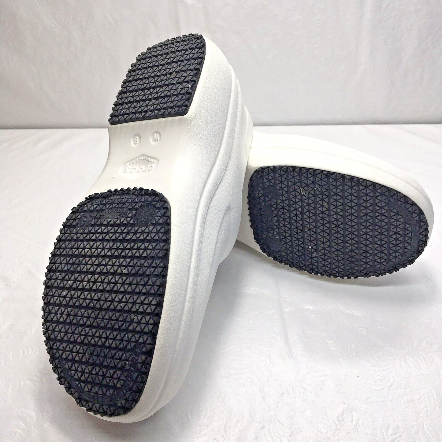 Crocs Clogs Women's Size 8w White Nursing Work Non-Slip Shoes