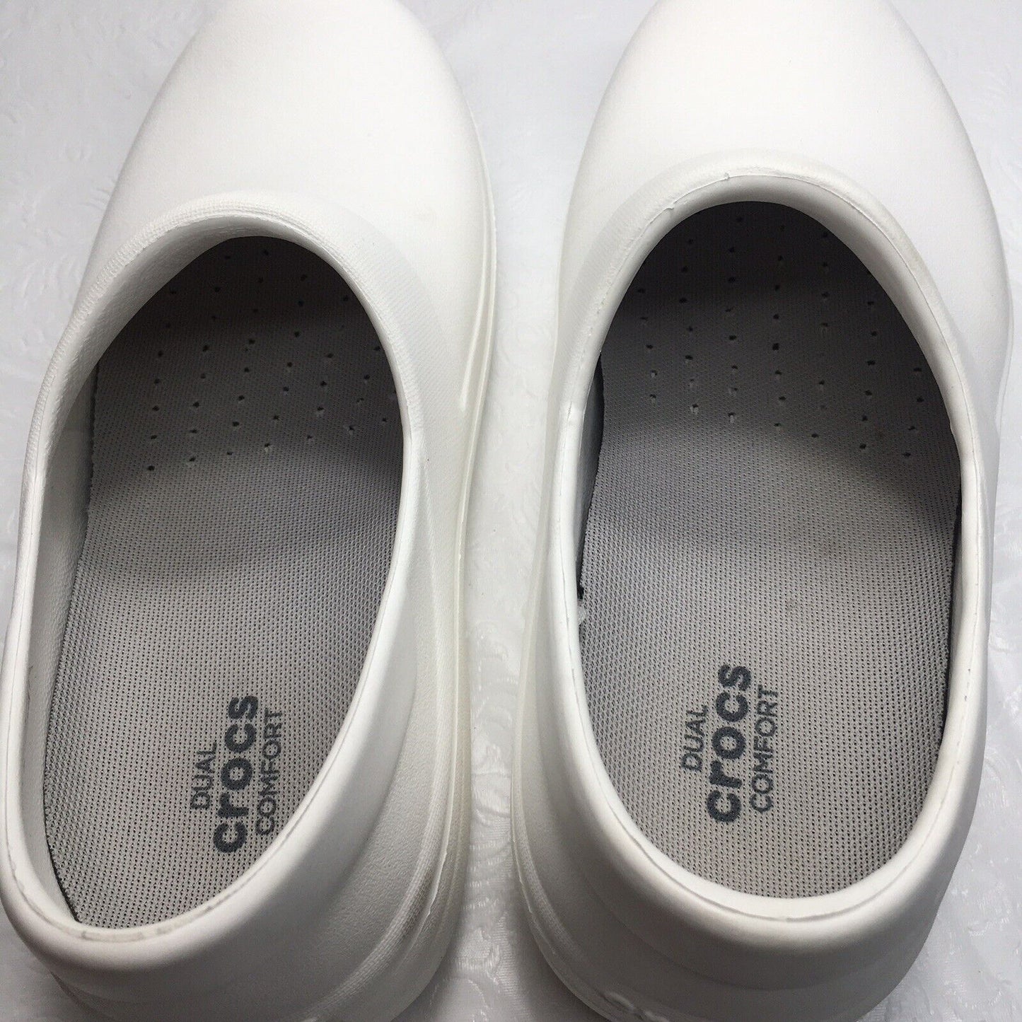 Crocs Clogs Women's Size 8w White Nursing Work Non-Slip Shoes